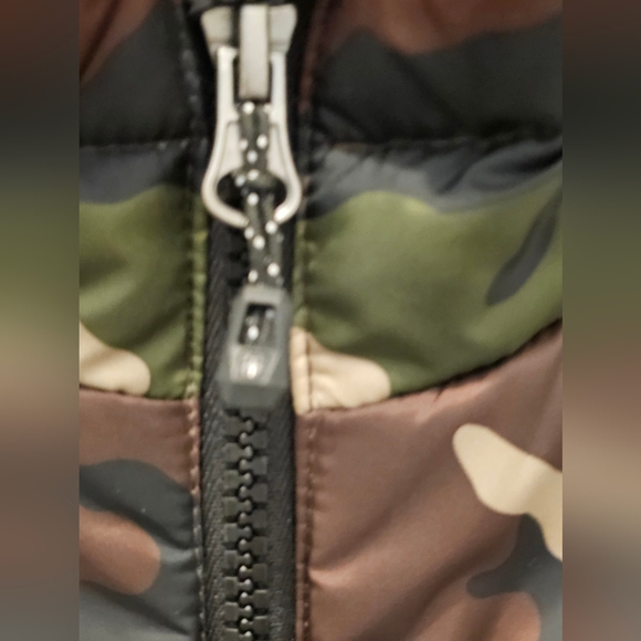 Tech Men's Camo Full Zip Puffer Vest, NWT, Size Large (42-44) - Picture 4 of 7